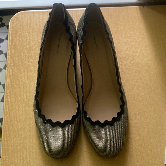 J.CREW GLITTER SCALLOPED HEELS METALLIC SPARKLE GLITTER GUNMETAL SIZE 9 - Picture 1 of 4